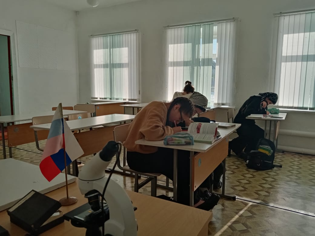Изучение микроскопического строения крови человека и лягушки.
